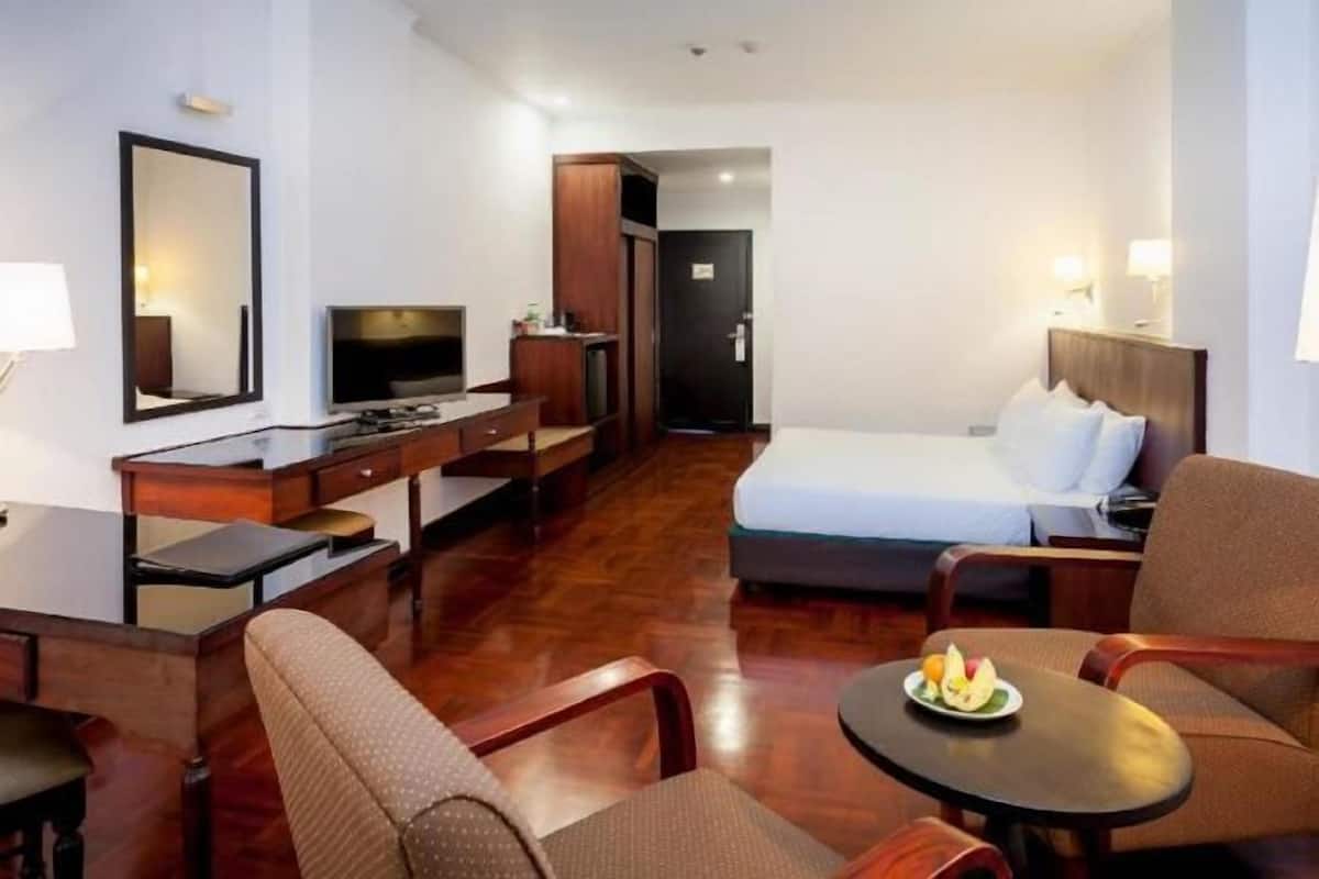 Minibar, in-room safe, individually furnished, laptop workspace