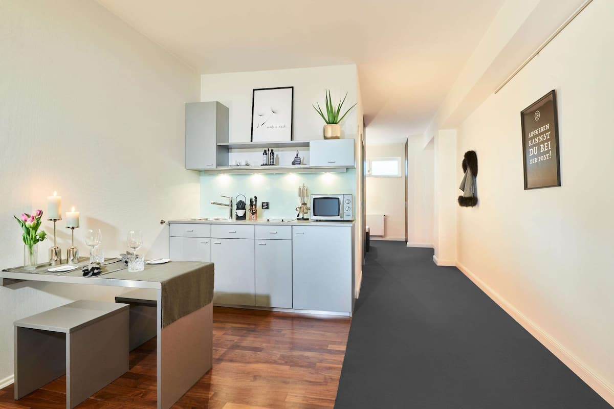 comfort room, multiple beds | hypo-allergenic bedding, minibar, in-room safe, desk