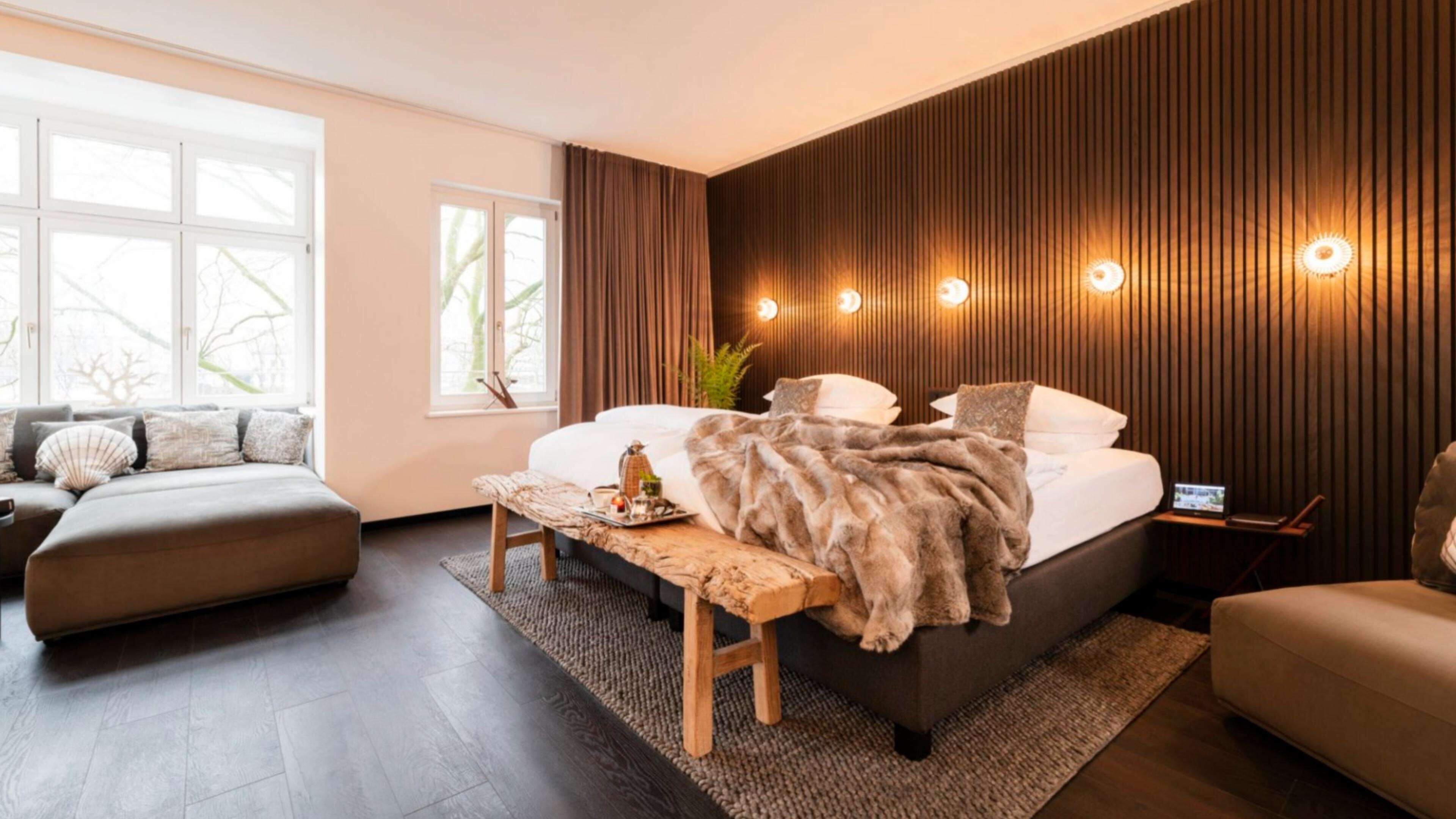 hypo-allergenic bedding, minibar, in-room safe, desk