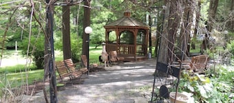 Brookview Manor Inn