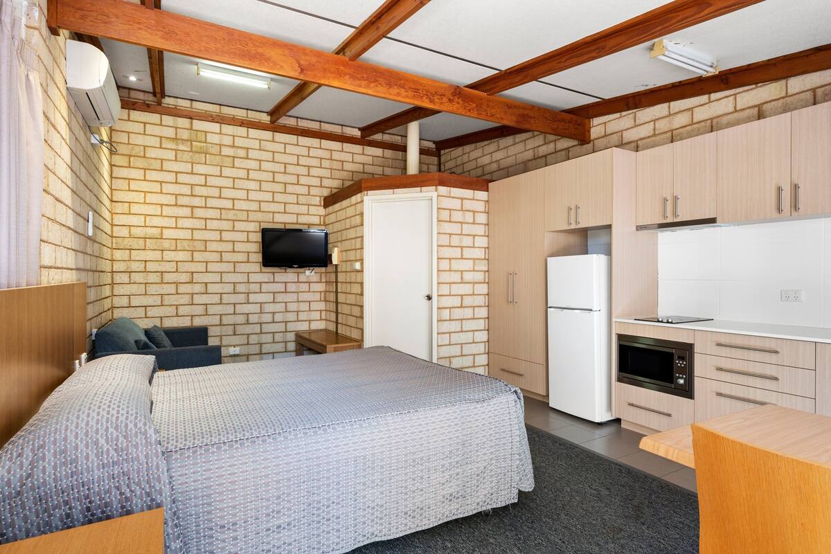 Studio – standard, ikke-røyk, kjøkken (Studio Apartment) | Skrivebord for bærbar PC, strykejern/-brett og barnesenger (inkludert)