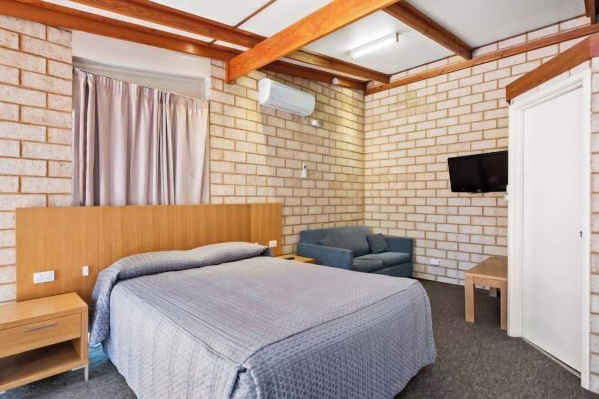 1 bedroom, iron/ironing board, free cots/infant beds, free WiFi