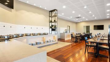 Päivittäinen tilauksen mukaan valmistettu aamiainen maksusta