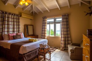 Condo panorámico | 6 habitaciones, edredón, tabla de planchar con plancha y wifi gratis 