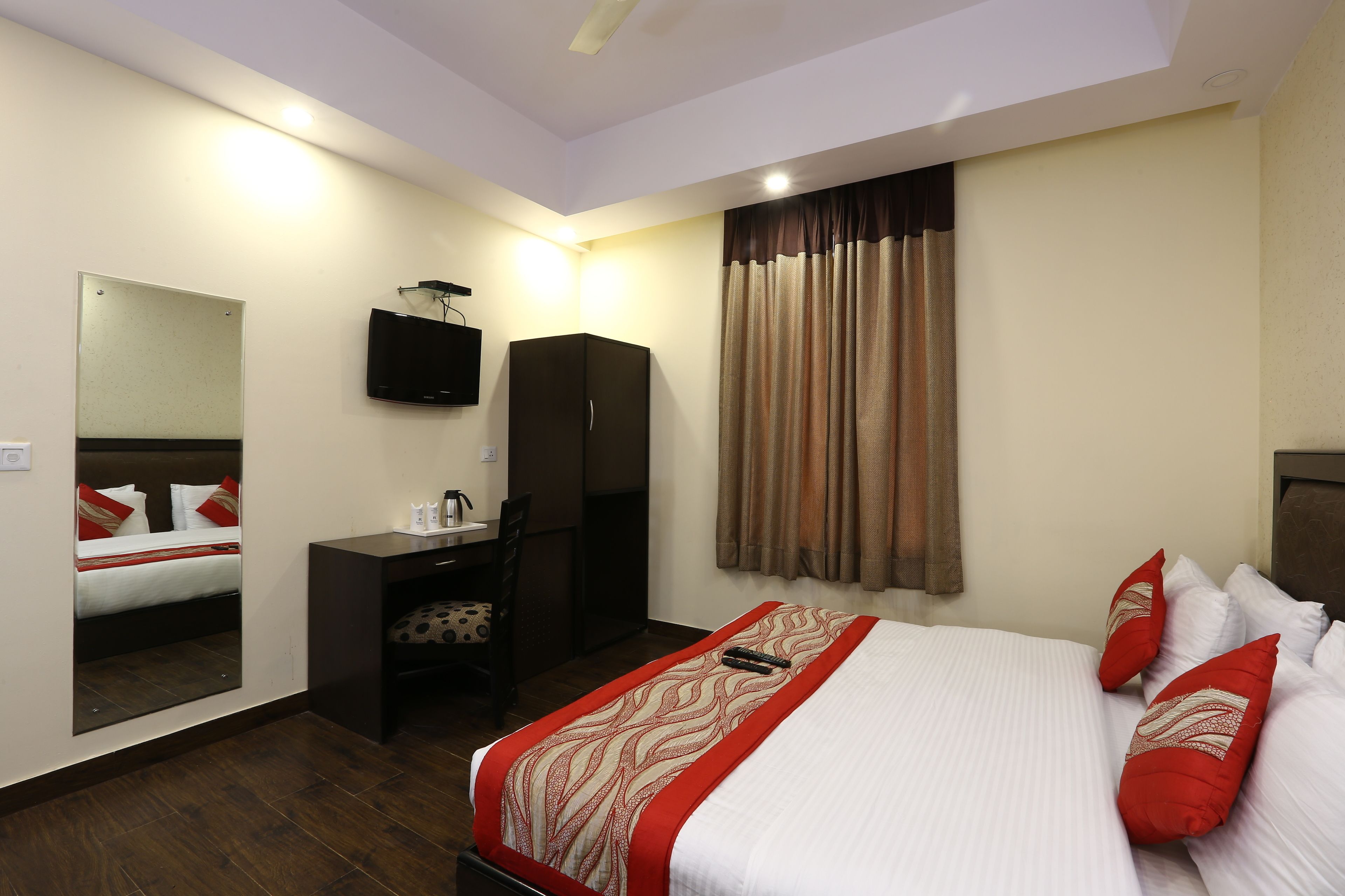 Deluxe Room, City View | Egyptian cotton sheets, premium bedding, memory-foam beds, in-room safe