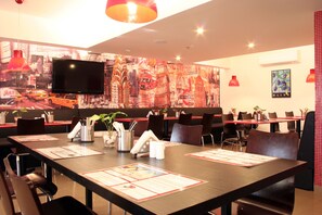 Restaurant - Red Fox by Lemon Tree Hotels, Jaipur (Jaipur)