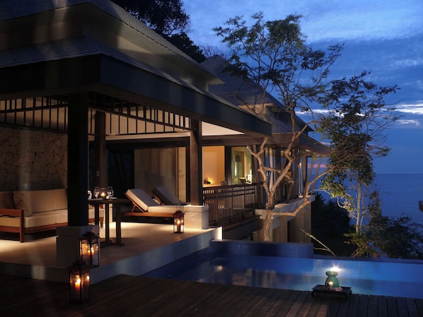 Sengetøy av topp kvalitet, minibar, safe på rommet og skrivebord