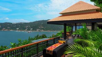 Ocean Front Spa Pool Villa | Terrazza/patio