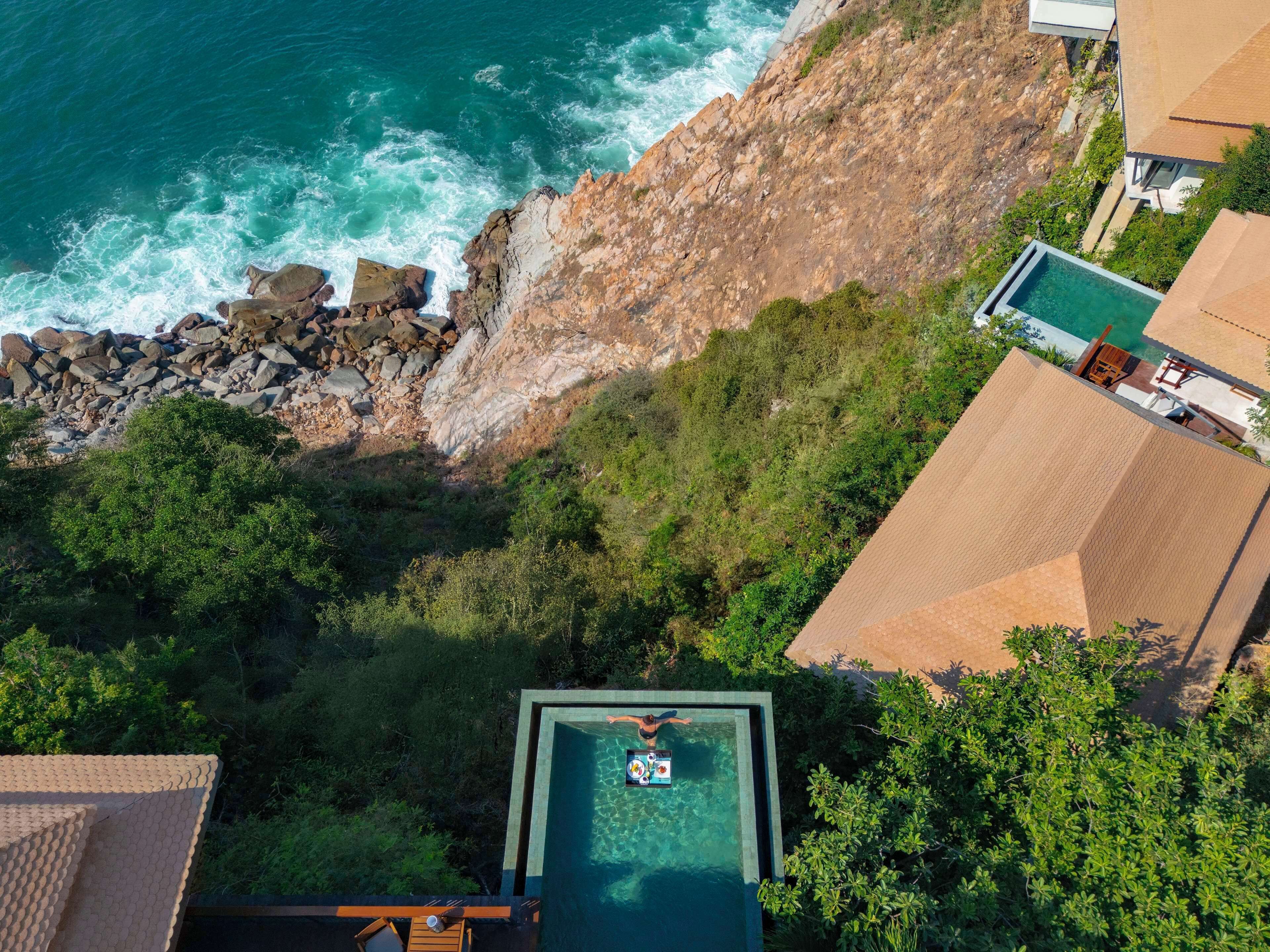 Ocean Front Pool Villa - King | Ropa de cama de alta calidad, minibar, caja fuerte y escritorio