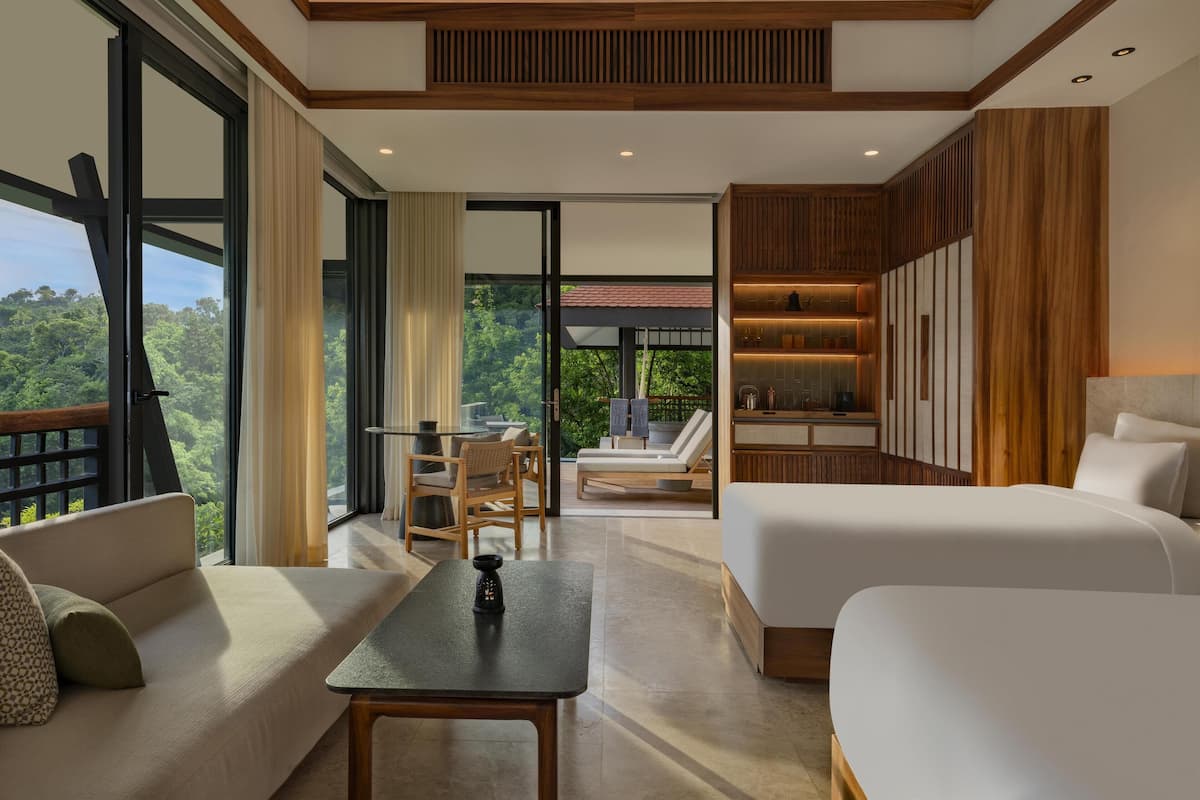 Premium bedding, minibar, in-room safe, desk