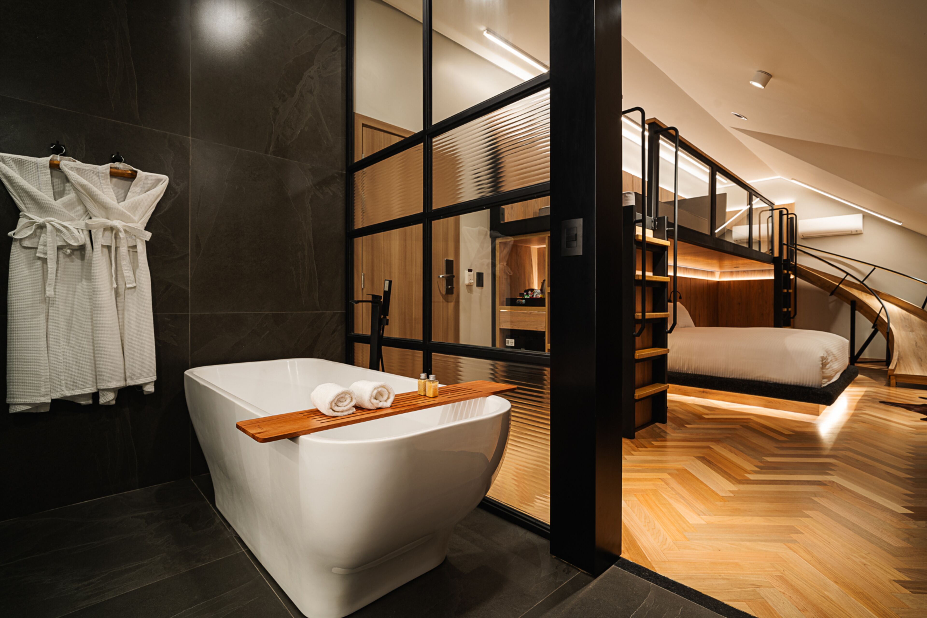 Ropa de cama hipoalergénica y minibar 