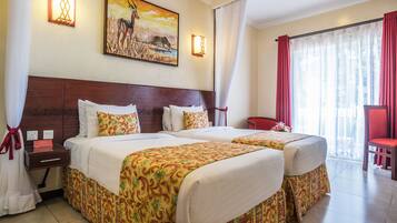 Premium bedding, in-room safe, individually decorated