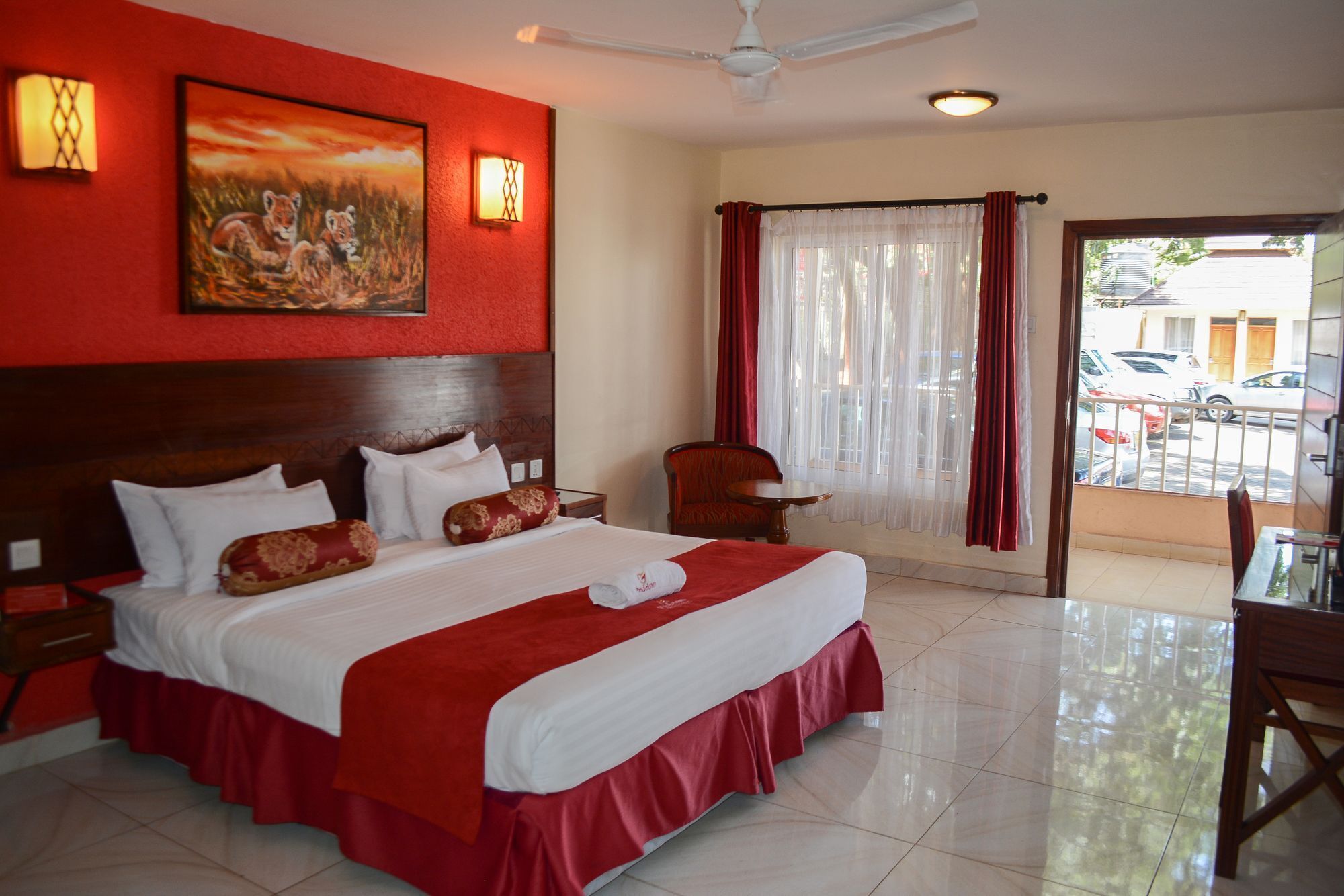 Premium bedding, in-room safe, individually decorated