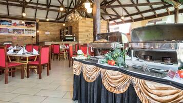 2 restaurants, breakfast served