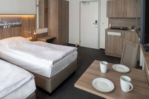 舒適雙床房 | 私人廚房 | 雪櫃、咖啡機/沖茶器、電熱水壺、廚房用具/餐具/器皿
