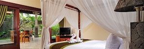 In-room safe, individually furnished, desk, iron/ironing board