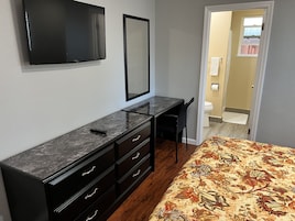 Standard Room, 1 Queen Bed | Individually decorated, individually furnished, desk, iron/ironing board