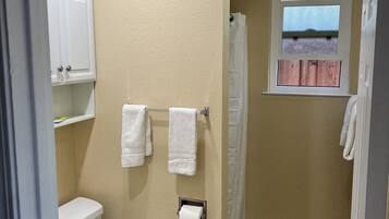 Room, 1 Queen Bed | Bathroom | Shower, free toiletries, hair dryer, towels