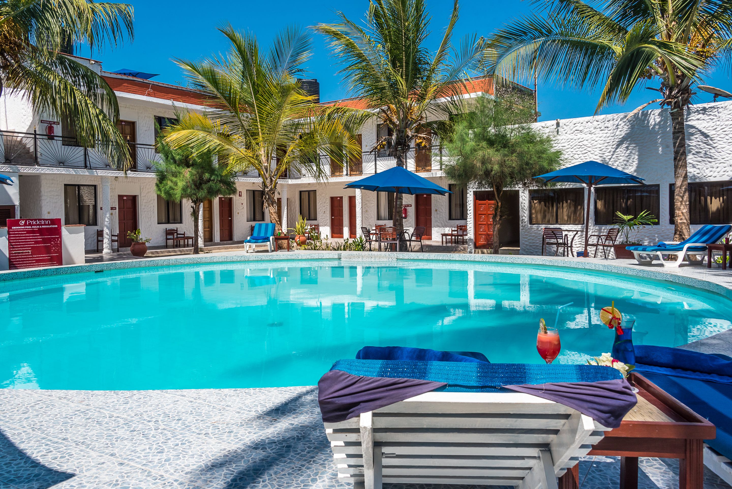 حمّام سباحة خارجي، مقاعد للتشمس