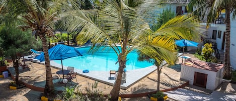 Outdoor pool, sun loungers