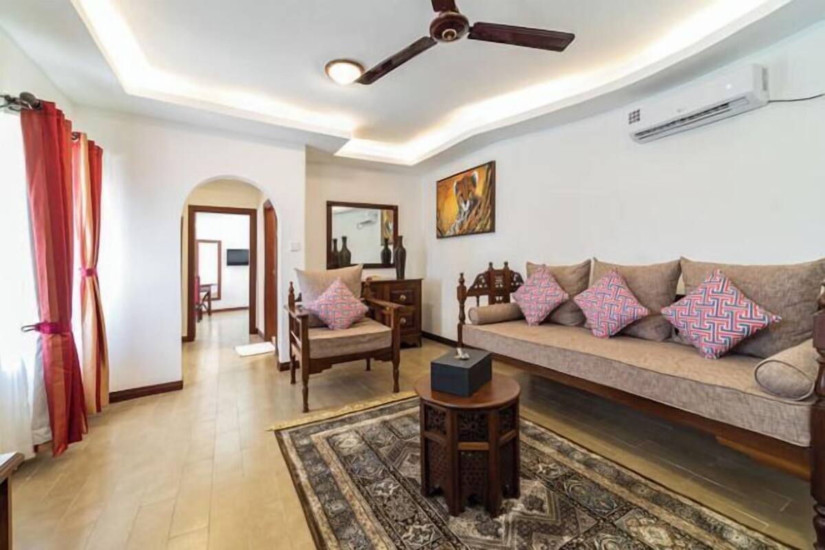 Living area | 21-inch LCD TV with satellite channels, TV