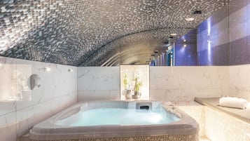Couples treatment rooms, sauna, hot tub, steam room, Turkish bath