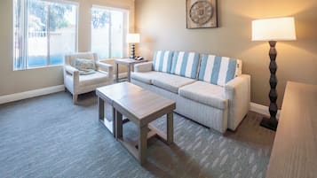 Suite, 2 habitaciones, para no fumadores, cocina | Área de sala de estar | Televisión de pantalla plana y reproductor de DVD