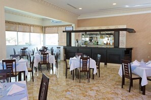 2 restaurants servant le petit déjeuner