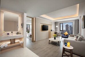 Free minibar, in-room safe, laptop workspace, blackout curtains - voco Nanjing Oriental Pearl by IHG (Nanjing)