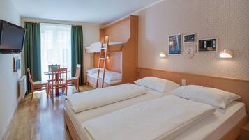 Quadruple Room | In-room safe, desk, soundproofing, WiFi