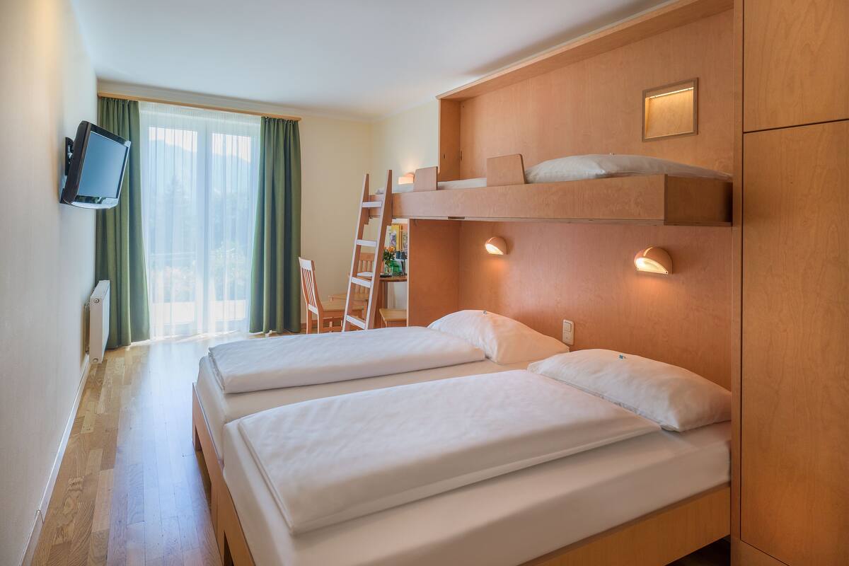 triple room | in-room safe, desk, soundproofing, wifi