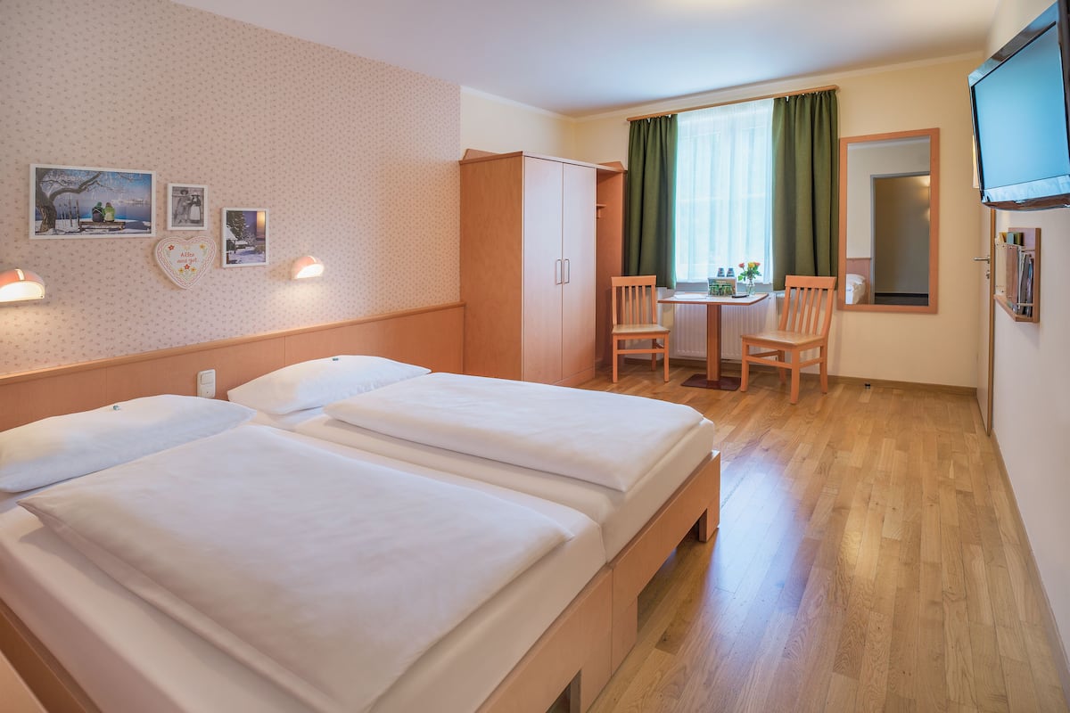 in-room safe, desk, soundproofing, wifi