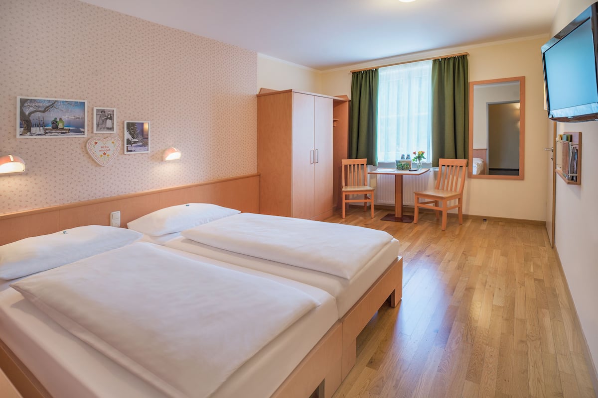 In-room safe, desk, soundproofing, WiFi