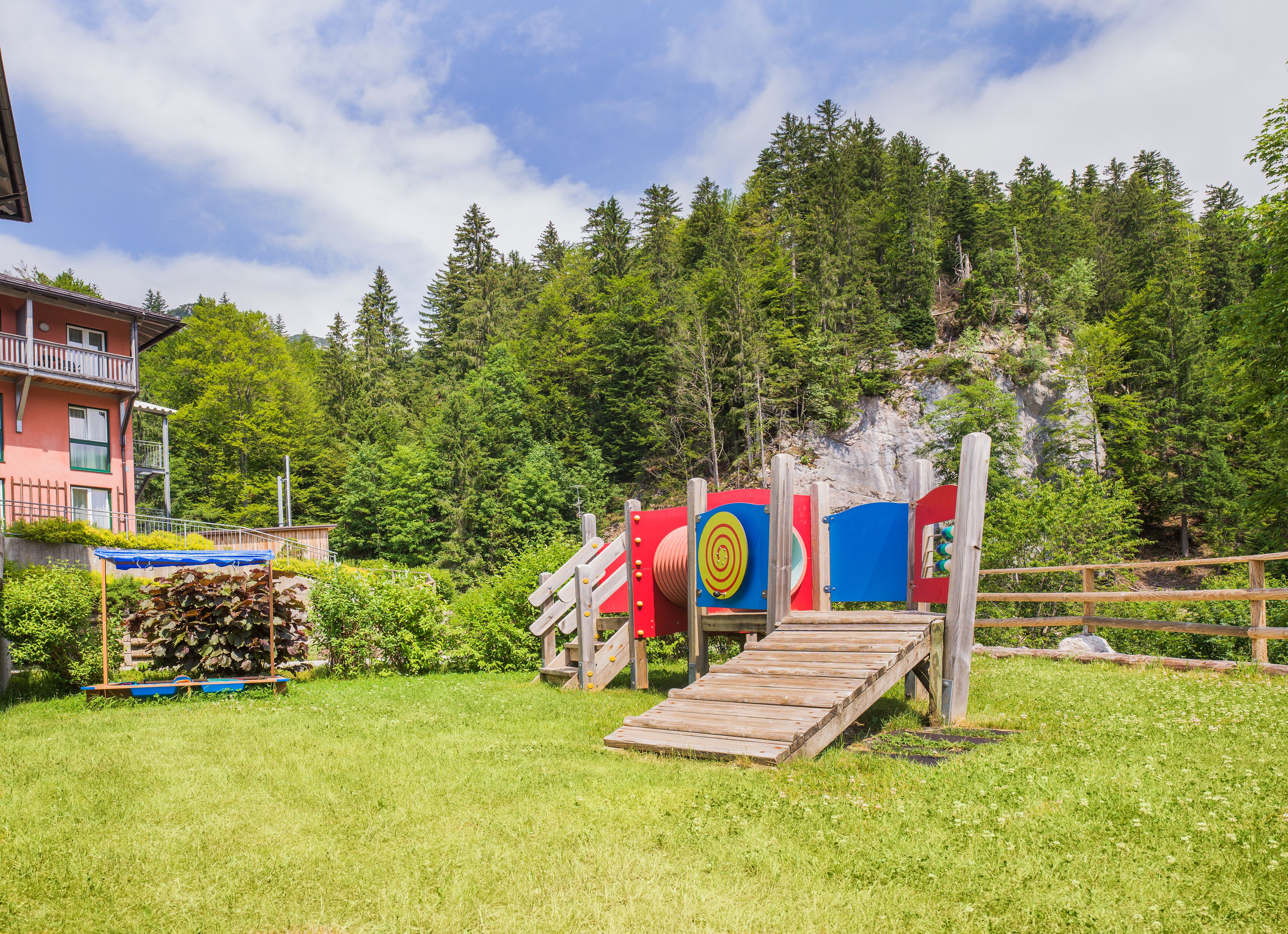 children’s play area – outdoor