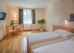 In-room safe, desk, soundproofing, WiFi - JUFA Hotel Altaussee (Altaussee)