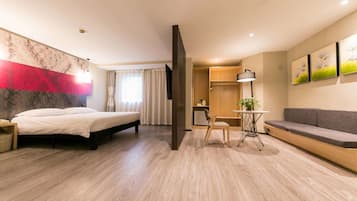 Desk, soundproofing, iron/ironing board, free WiFi