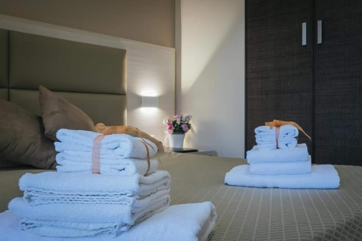 Deluxe Room | Minibar, in-room safe, individually furnished, desk