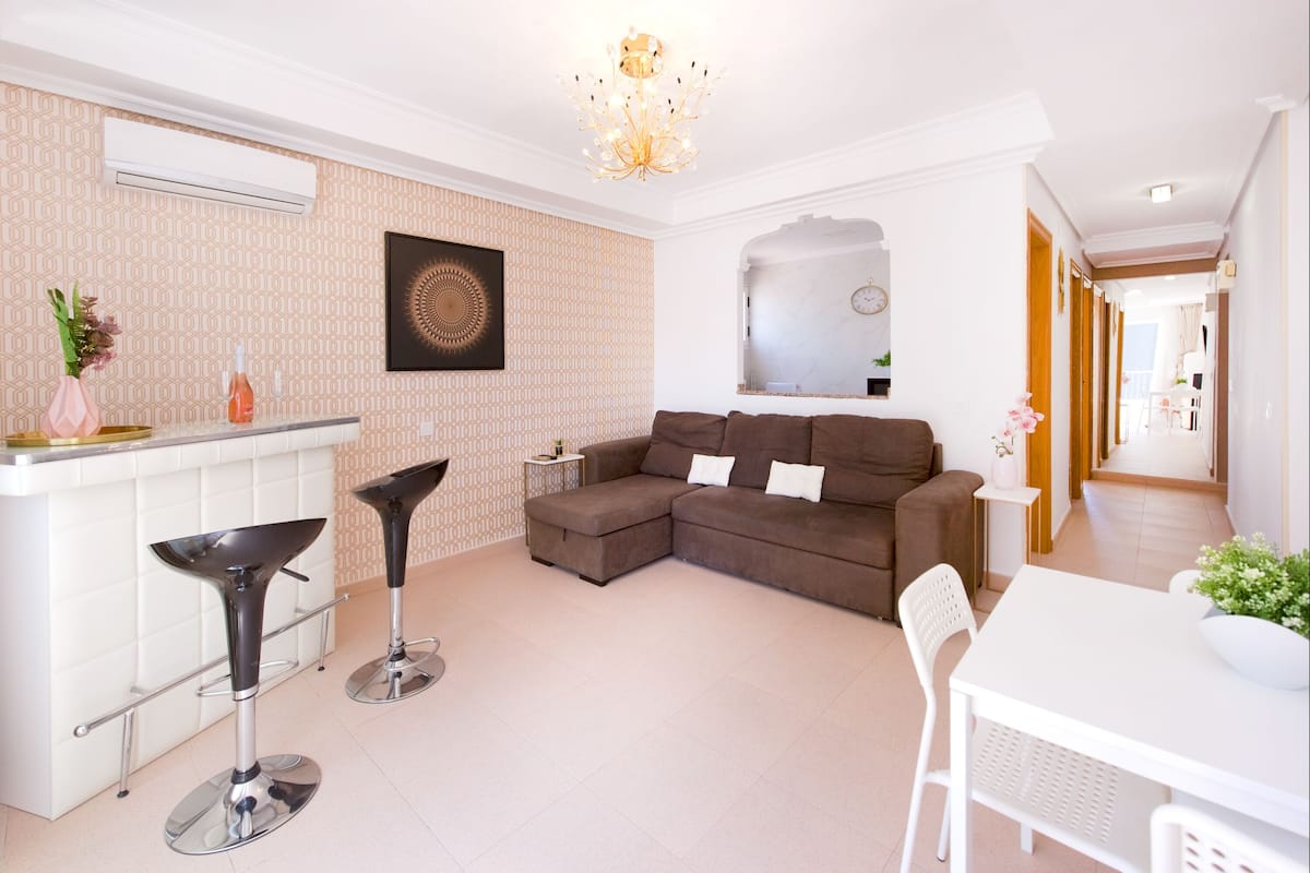Panoramic Penthouse, 1 Bedroom, Sea View, Executive Level | Living room | 32-inch LCD TV with cable channels, TV