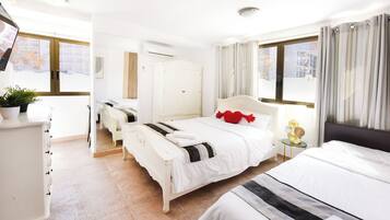 Grand Apartment | 2 bedrooms, memory-foam beds, in-room safe, individually decorated