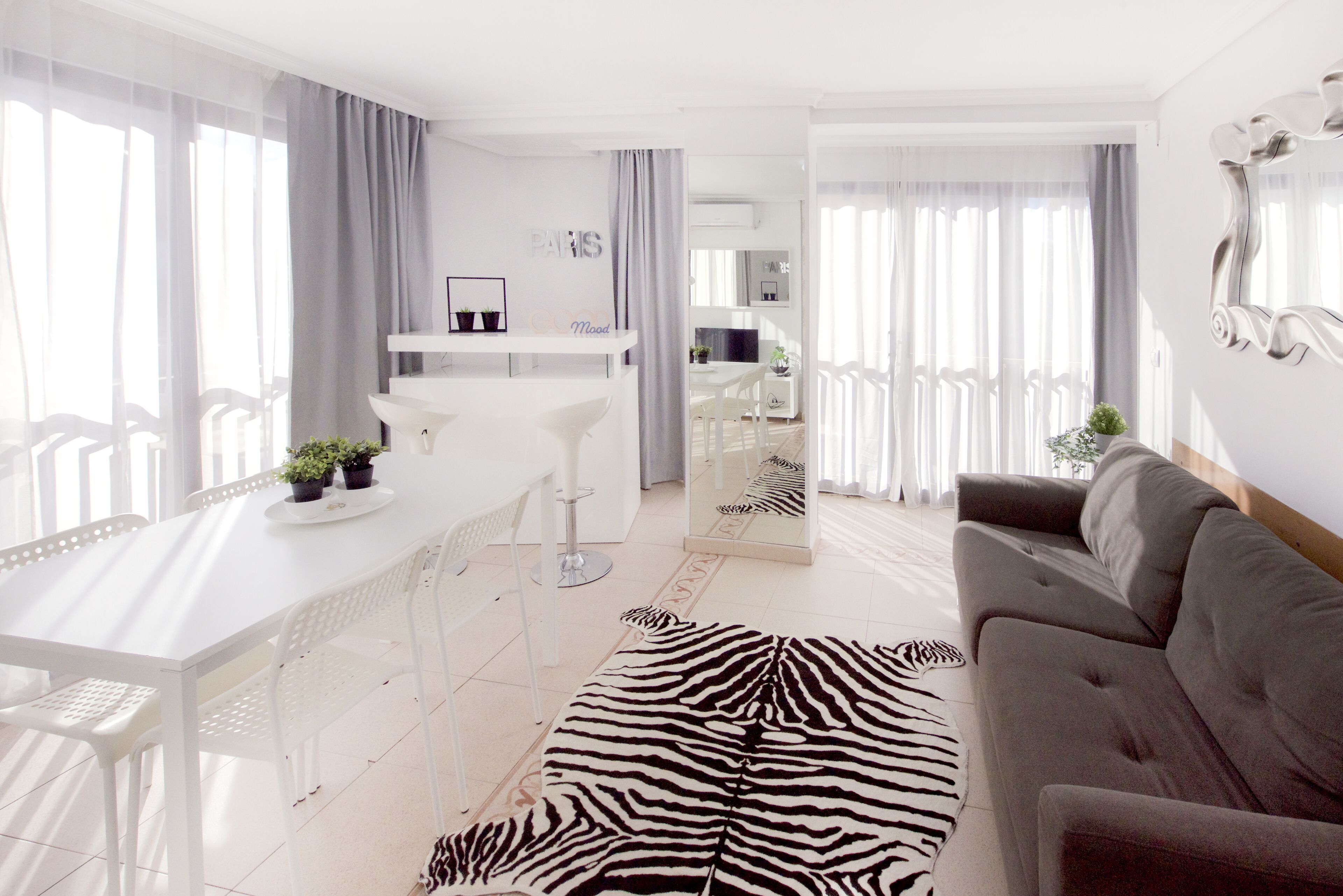 Comfort Apartment, 2 Bedrooms, Kitchen, Beach View | Living area