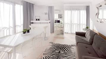 Comfort Apartment, 2 Bedrooms, Kitchen, Beach View | Living area