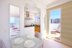 Panoramic Penthouse, 1 Bedroom, Sea View, Executive Level | In-room dining
