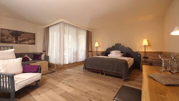 Junior Suite Comfort mit Badewanne | Allergikerbettwaren, Minibar, Zimmersafe, Schreibtisch