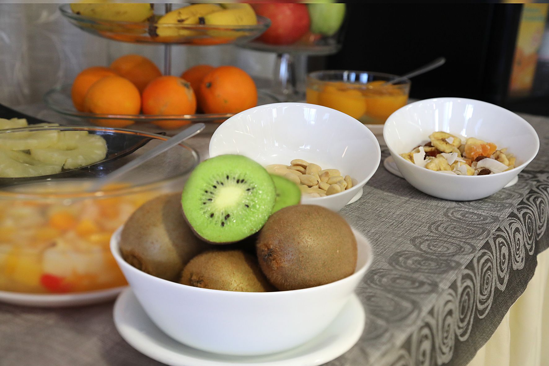 free buffet breakfast