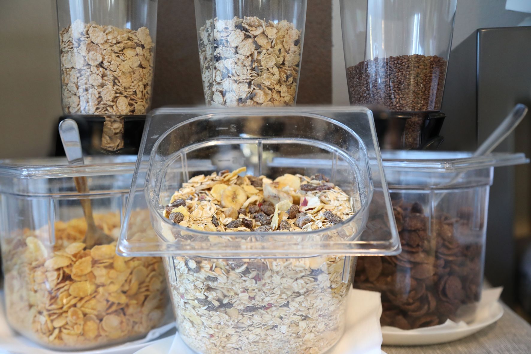 free buffet breakfast