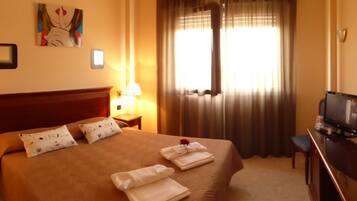 Minibar, desk, soundproofing, iron/ironing board