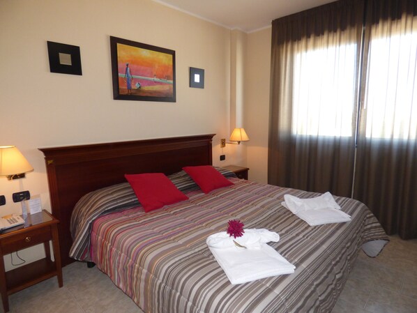 Minibar, desk, soundproofing, iron/ironing board