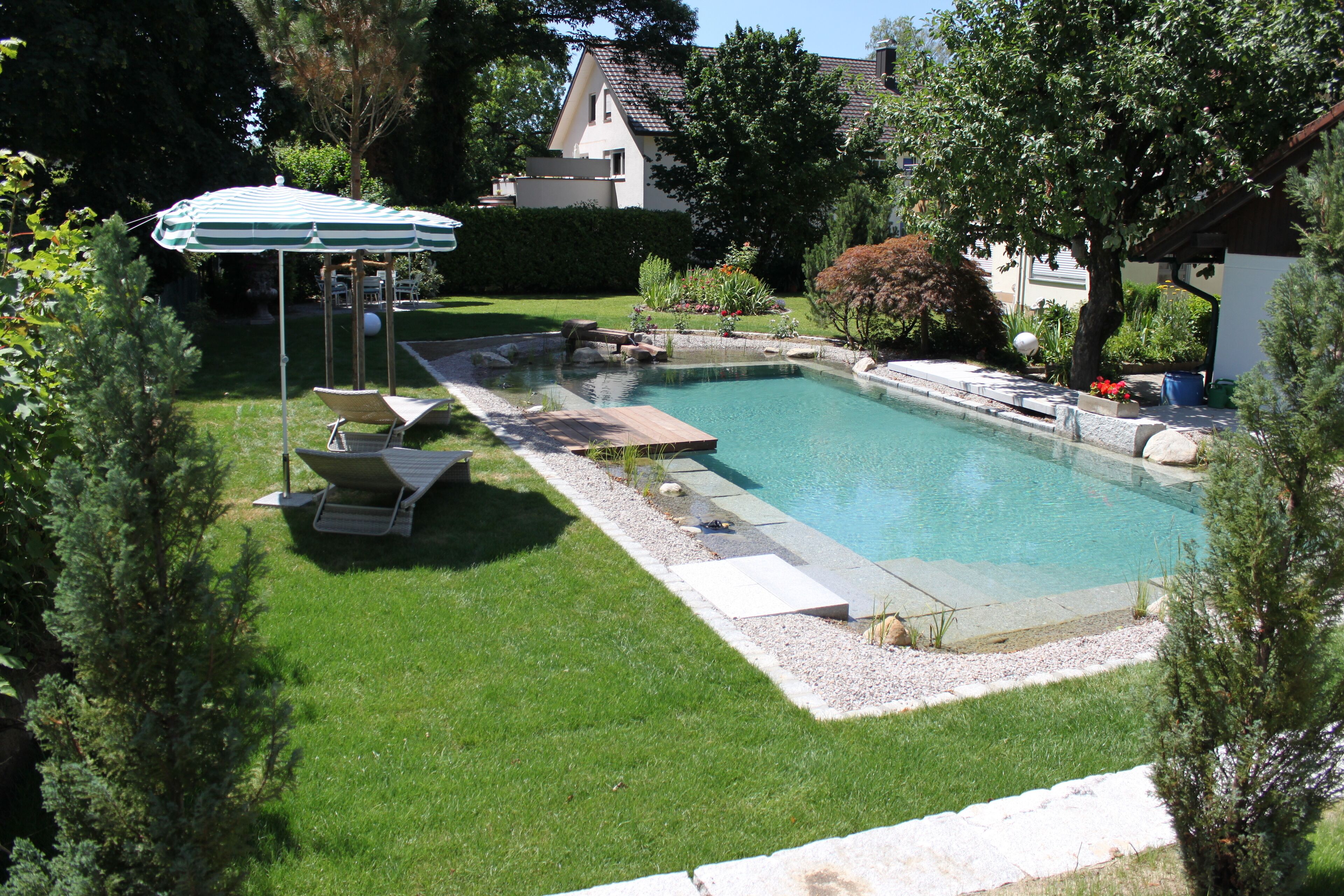 seasonal outdoor pool, open 8:00 am to 8:00 pm, pool loungers