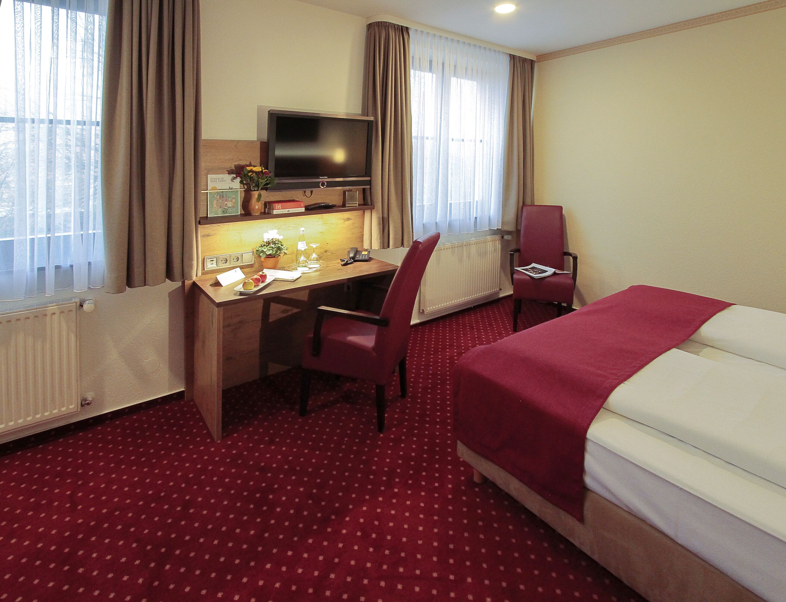 double room single use | living area | 32-inch lcd tv with satellite channels, tv