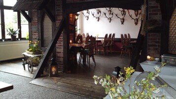 Se sirven desayunos, almuerzos, cenas y cocina internacional 